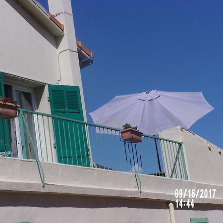 Stud Terras Ville Corniche 2 Pers Stat Gratuit Rue Modif Suivt Possib Et Accord Exclusif マルセイユ エクステリア 写真