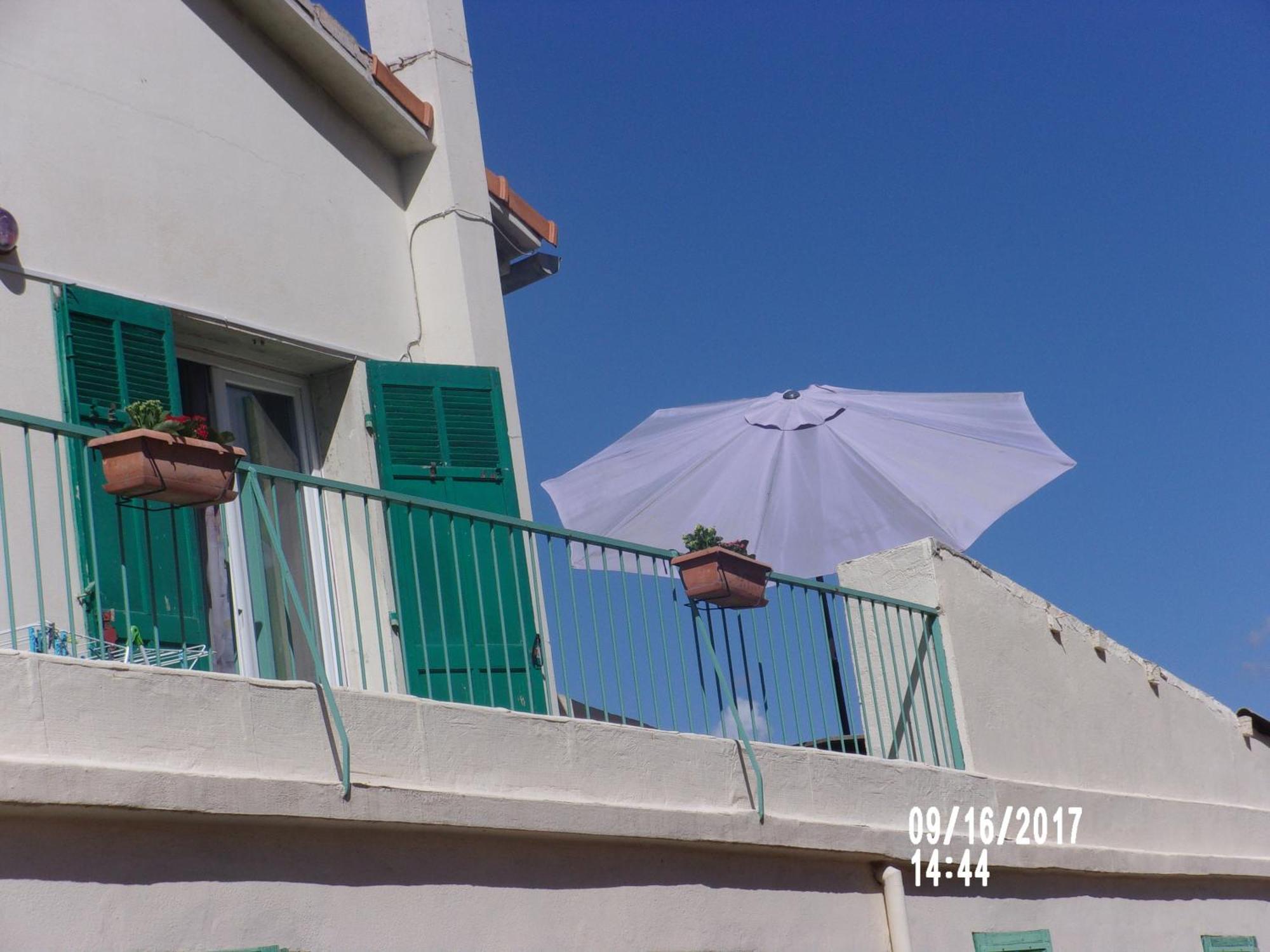 Stud Terras Ville Corniche 2 Pers Stat Gratuit Rue Modif Suivt Possib Et Accord Exclusif マルセイユ エクステリア 写真