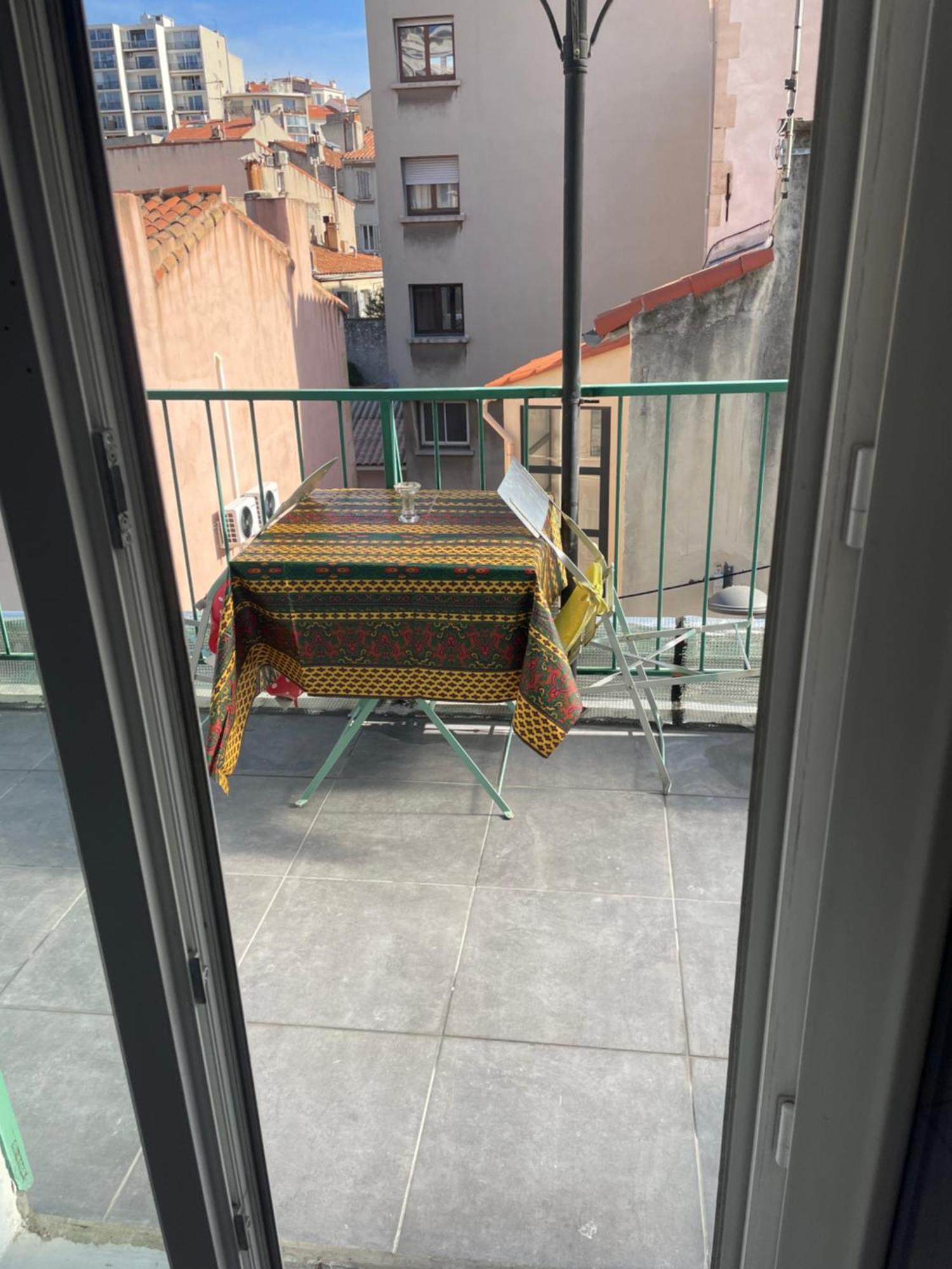 Stud Terras Ville Corniche 2 Pers Stat Gratuit Rue Modif Suivt Possib Et Accord Exclusif マルセイユ エクステリア 写真