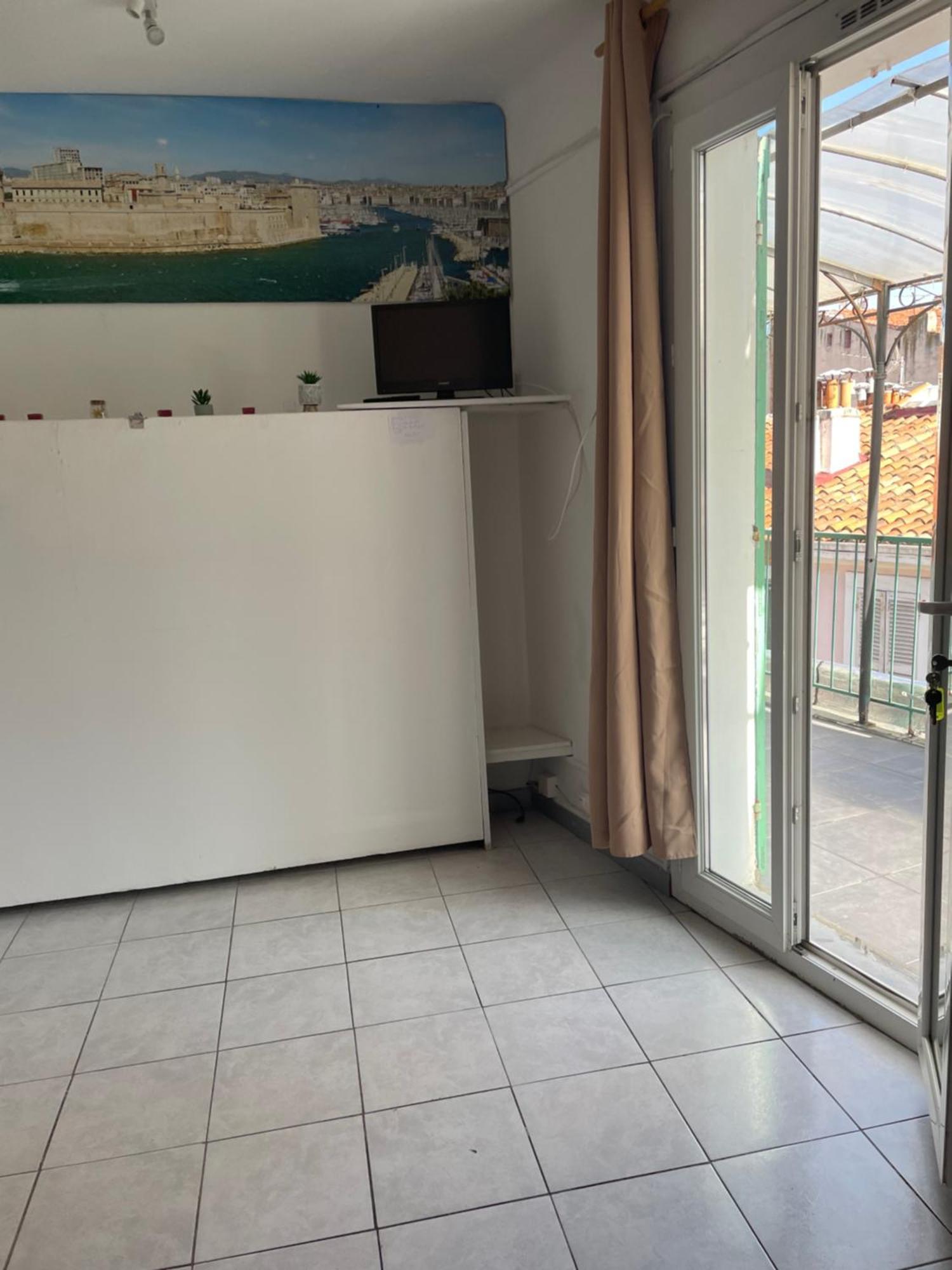 Stud Terras Ville Corniche 2 Pers Stat Gratuit Rue Modif Suivt Possib Et Accord Exclusif マルセイユ エクステリア 写真