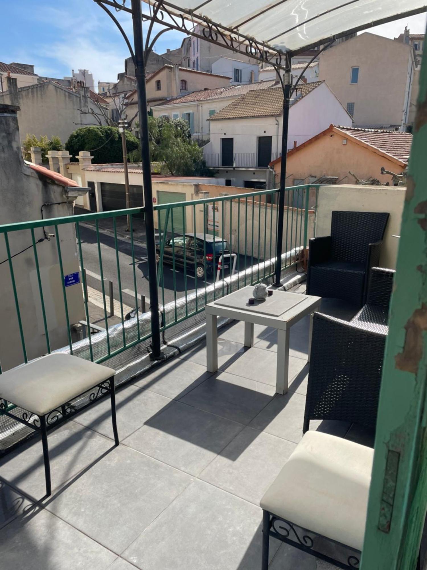 Stud Terras Ville Corniche 2 Pers Stat Gratuit Rue Modif Suivt Possib Et Accord Exclusif マルセイユ エクステリア 写真